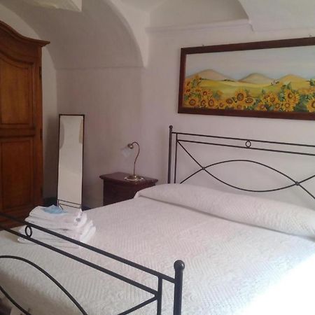 Beb I Girasoli Apartment Dolceacqua Bagian luar foto