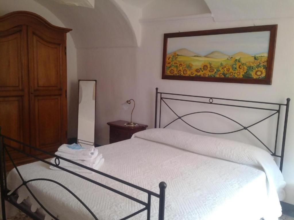 Beb I Girasoli Apartment Dolceacqua Bagian luar foto